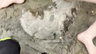 AMATEUR HERMOSA RUBIA CALIENTE TIENE SEXO AL AIRE LIBRE