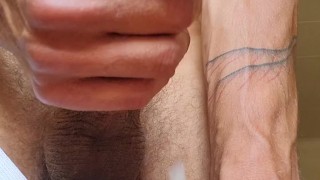 Un jeune français se branle