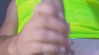 Hombre sexy desportiste se masturba después de llegar del fútbol