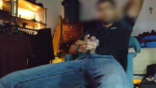 Masturbación con ropa usando una goma