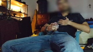 Masturbación con ropa usando una goma