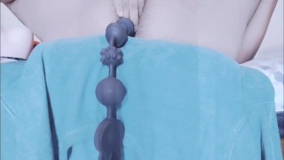 Sexo con mi amiga mientras uso un consolador y bolas anales (Compilación)