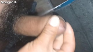 Pene negro grande de un joven