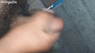 Pene negro grande de un joven