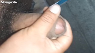 Pene negro grande de un joven