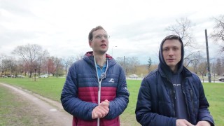 Piękna młoda polska brunetka w gorących scenach