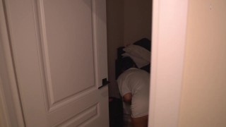 CONTROLLING A STRANGER WITH A REMOTE CONTROL, THE GUY SECRETLY FUCKED HER