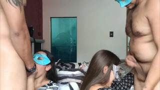 Intercambio De Esposas Putas Les Chupan La Concha Y Las Follan ¡Son Buenas Zorras Swinger Y Cuckold!