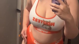 フーターズ Hooters Girl