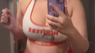 フーターズ Hooters Girl