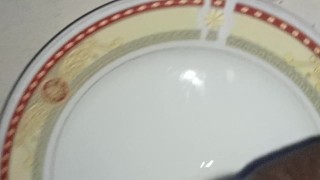 Spilling cum on a plate