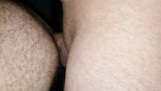 Cadela, fica de quatro no banco do carro, o teu cachorro vai te foder com força e deixar a esporra!