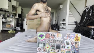 Jerking and Booty Bouncing to hot gay porn