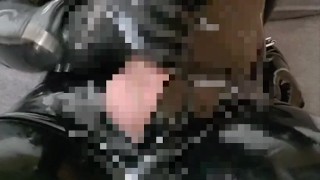 ラバー犬がオナニー