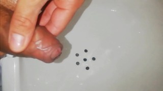 CORRIDA INTENSA y PISSING desesperado en baño publico, casi me pillan