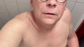 Openbaar naakt