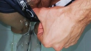 ME CORRO y PISSING DESESPERADO, EN ROPA INTERIOR, FETICHE DE PIES
