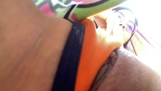 SAKURAYEN hace show caliente en amaca, toca su rico coño por encima de la ropa es muy excitante