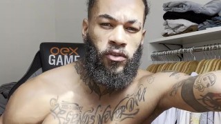 Batendo punheta ate tirar porra do meu pau grande