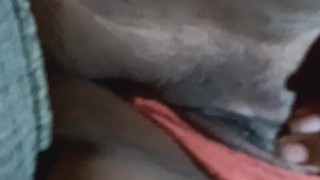 Jouis et joue avec moi et mes seins juteux 💦