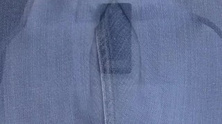 【洪水警報！】ジ～パンズを履いた男性がカメラが壊れそうになる程、沢山おしっこを漏らした動画