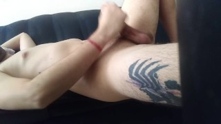 Solo masturbacion con una pequeña eyaculacion