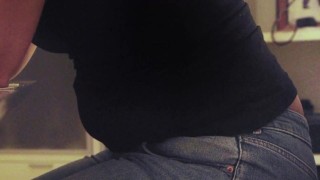 Cuando el negro no puede ocultar el tamaño de tu barriga