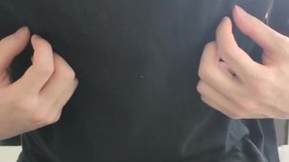 服の上から乳首をカリカリしてビクビクしちゃうM男子