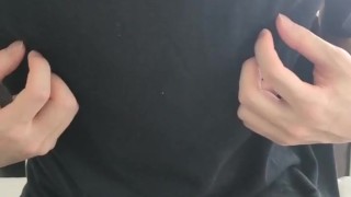 服の上から乳首をカリカリしてビクビクしちゃうM男子