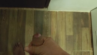 Seeing my girlfriend's lingerie made me want to masturbate