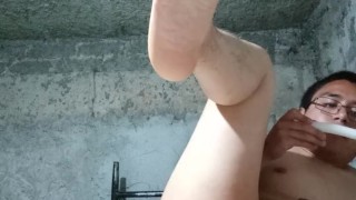 Fetiche de pies, calcetines y dildo.