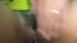 Que rico siento sentarme arriba del consolador