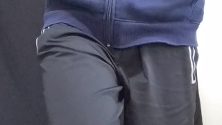 短パン小僧が現れた！だが、おしっこを我慢しているようだ・・・