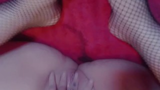 Baby oiled feet, suck on my toes!