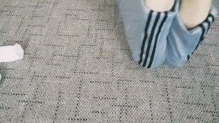 Guy shows his legs (Foot fetih)