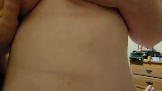 Sexy MILF going for a quick orgasmic ride