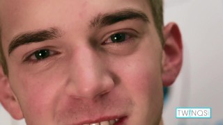 Penis Pleasurer Jack Jerks Off In Intimate Show!