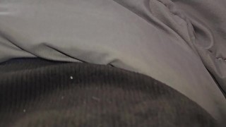 Cuñada me despierta con una mamada y se traga mi corrida