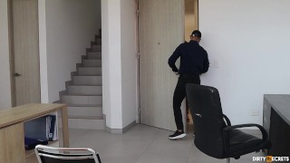 I SEDUCE THE HEAD OF SECURITY TO LET ME GO