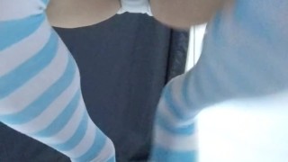 シマシマパンツを履いた男の娘が後ろ向きでお漏らししちゃった・・・