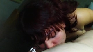 Putita Argentina Tetona haciendo GARGANTA PROFUNDA mientras le Follan la Garganta Sin Piedad