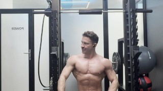 JohnnyTysongetshornyduringhisworkout