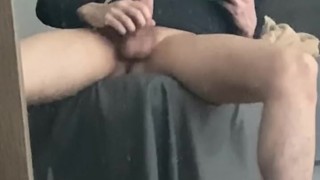 Masturbacion de joven twink frente el espejo