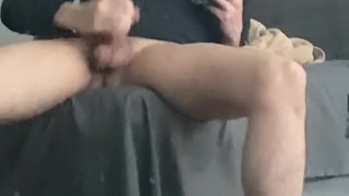 Masturbacion de joven twink frente el espejo