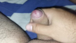 Día 4 masturbando mi pequeña polla hasta conseguir con quién tener sexo