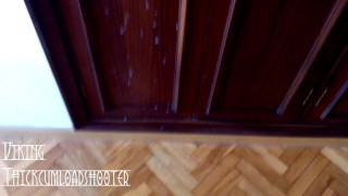 Otra corrida monstruosa! Gran polla venosa real no deja de disparar semen por todas partes!