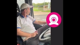 I show my cock in the gay parking lot