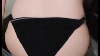 Joven cachondo se ducha y se masturba el culo grande