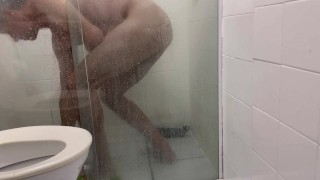 Banho gostoso com o dildo