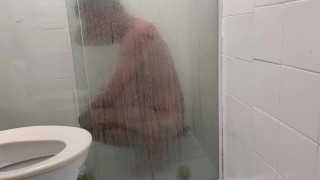 Banho gostoso com o dildo